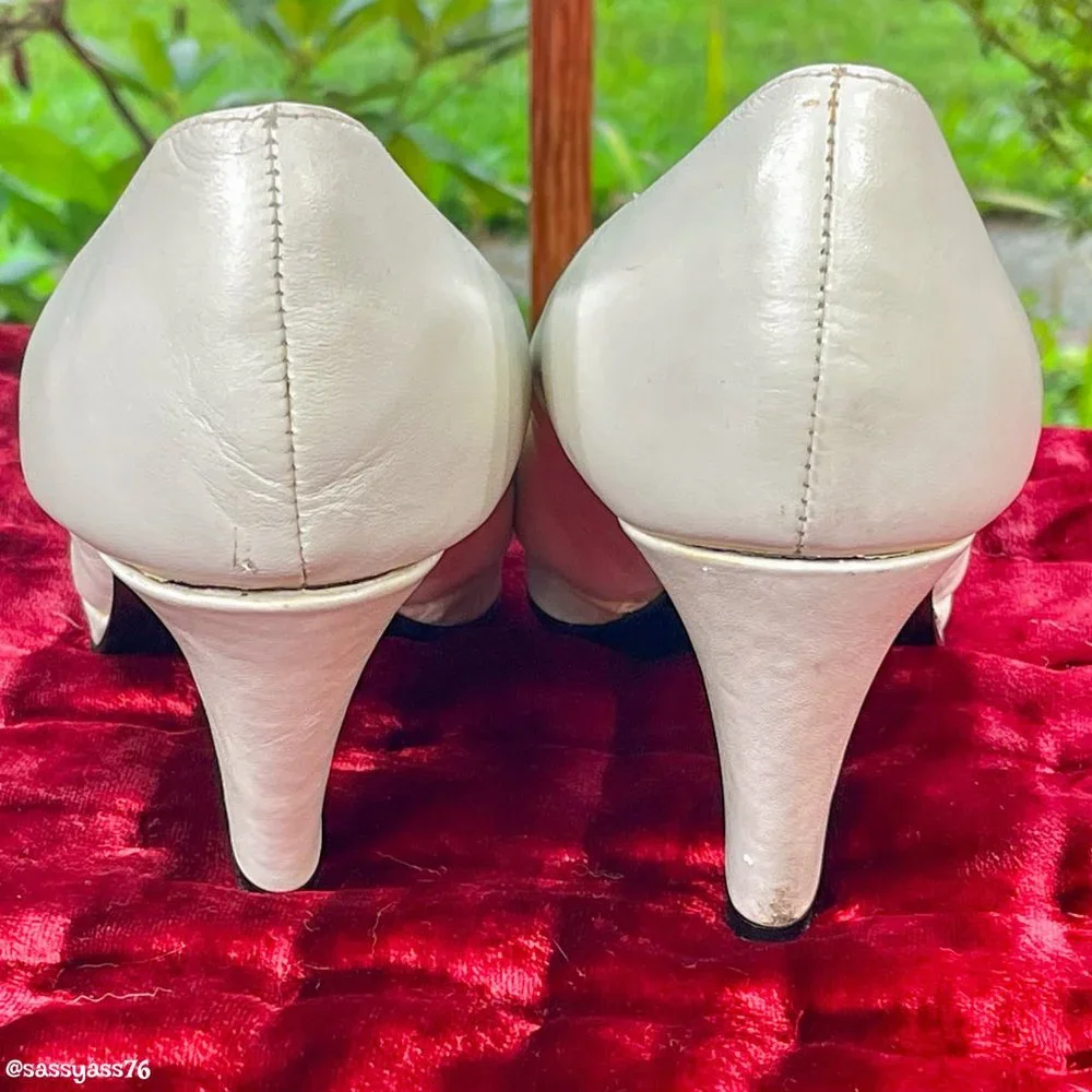 ▪️VTG▪️RUSH HOUR▪️1980's Ivory Leather Platform Pump Heels